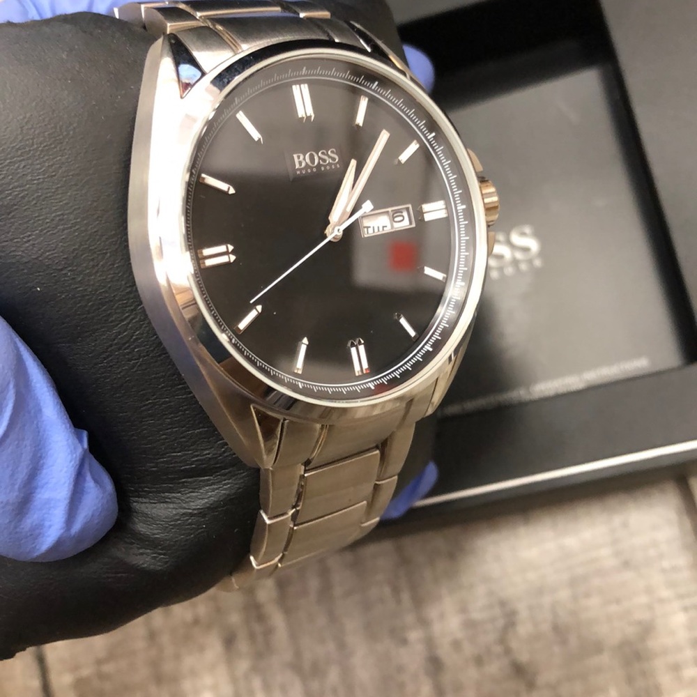 100% authentic men’s Hugo Boss watch - Picture 4 of 6